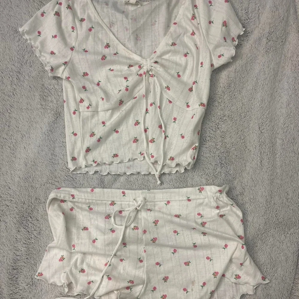 For love & lemons matching pajama set. - Picture 2 of 4